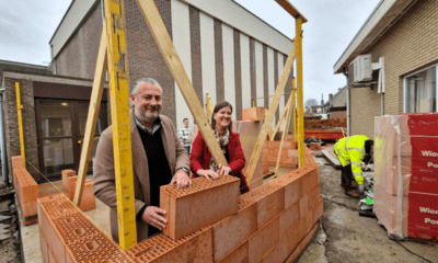 Thierry Lens en Sofie Joosen mochten de officiële eerste steen leggen