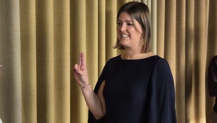 Burgemeester Sofie Joosen legt opnieuw de eed af bij gouverneur Cathy Berx.